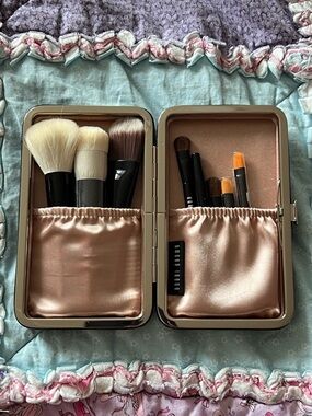Bobbi Brown Caviar and Oyster Make-up Brush Set